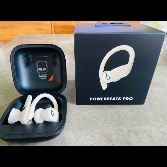 WHITE Beats by Dre Powerbeats Pro Totally Wireless Bluetooth Earphones - Picture 2 of 8